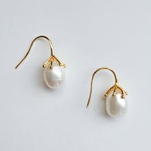 Load image into Gallery viewer, Organic Bloom Baroque Pearl Drop Earrings