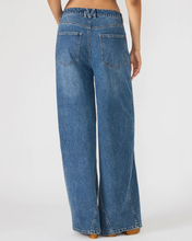 Load image into Gallery viewer, Steve Madden Mellie Jean