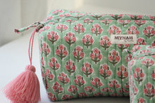 Load image into Gallery viewer, Aloe blooms print travel/makeup/organizer/bag
