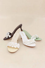 Load image into Gallery viewer, Mother of Pearl Kitten Heel
