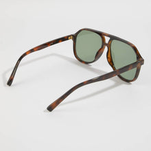 Load image into Gallery viewer, Retro Navigator Aviator Sunglasses With Tinted Lens
