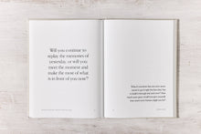 Load image into Gallery viewer, 101 Quotes That Will Change The Way You Think - table book
