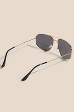 Load image into Gallery viewer, Sporty Wire Aviator Sunglasses
