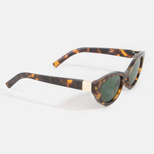 Load image into Gallery viewer, Retro Cat Eye Frames Sunglasses
