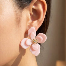Load image into Gallery viewer, Resin Flower Stud Earrings
