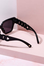 Load image into Gallery viewer, Vacay Mode Activated Sunglasses: Black/Black

