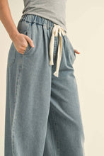 Load image into Gallery viewer, Light Wash Denim Wide Leg Pants
