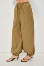 Load image into Gallery viewer, Gemma Balloon Pants
