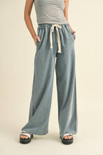 Load image into Gallery viewer, Light Wash Denim Wide Leg Pants
