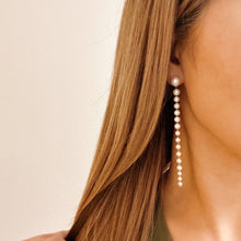 Load image into Gallery viewer, Gradiant Long Pearl Drop Earrings
