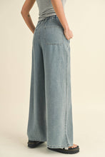 Load image into Gallery viewer, Light Wash Denim Wide Leg Pants
