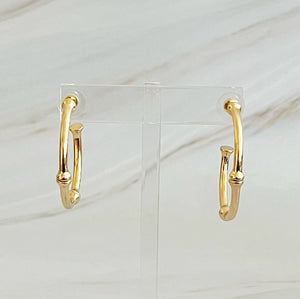 Golden Elegance Hoop Earrings: Gold