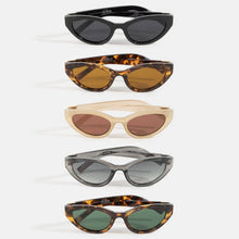 Load image into Gallery viewer, Retro Cat Eye Frames Sunglasses
