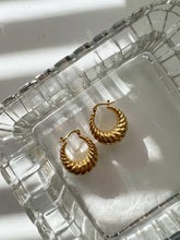 Load image into Gallery viewer, Harper Hoops | Chunky Croissant Hoops
